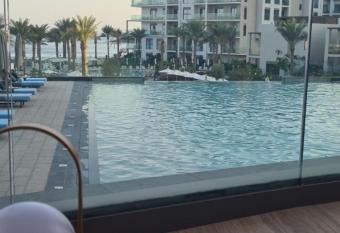 Luxury sea view Apartment In Address Hotel Fujairah has Balcony rooms