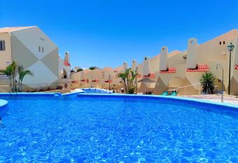 Mareverde 1 room & ocean view allows 18 year olds to book a room