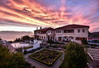 Lagou Raxi Country Hotel has Balcony rooms
