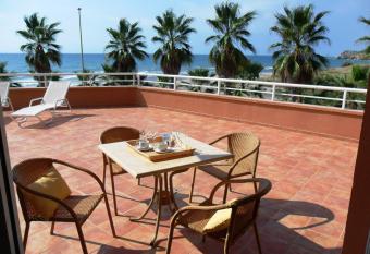 Sunway Playa Golf & Spa Sitges allows 18 year olds to book a room