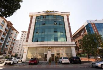 TREND SU  TE has Smoking rooms