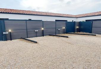 L OLYMPE DES SENS allows 18 year olds to book a room