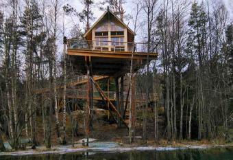 Tretopphytter P   Grensen - Beverhytta med rob  t og gjeddefiske has Balcony rooms