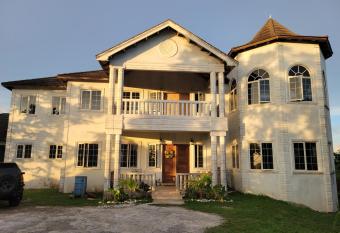 Munzel rustic retreat has Balcony rooms