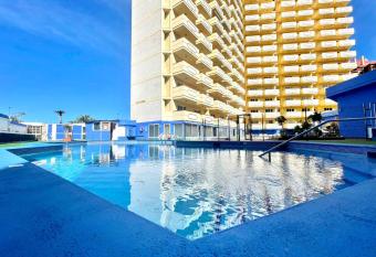 Apartamento con vista al mar o al volcan, Wifi y piscina cerca de Playa Jardin allows 18 year olds to book a room