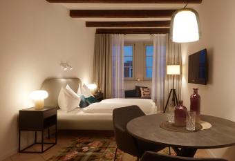 Binder Apartment allows 18 year olds to book a room