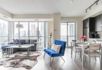 Luxurious - 1BR with King Bed - Views of DT allows 18 year olds to book a room