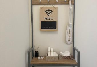 Affitta camere Tra mari e monti allows 18 year olds to book a room