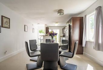 A2 - Endless Summer Vacation Rentals - 3 bedroom apartment close to Casino allows 18 year olds to book a room