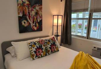 M - Lovely Budget Studio Fully Equipped at Hollywood allows 18 year olds to book a room