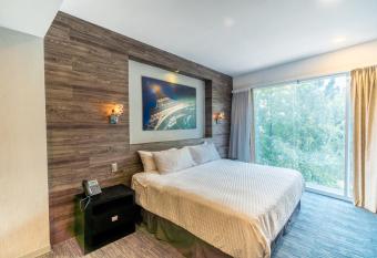 Elite 47 Interlomas has Balcony rooms