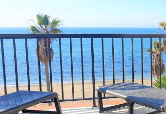 Sea Front Beach house Micaela i has Smoking/Balcony rooms