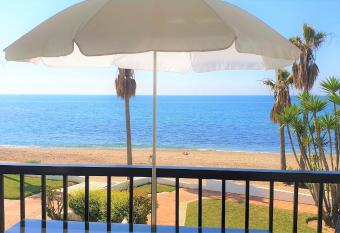 Sea Front Beach house Micaela G has Smoking/Balcony rooms