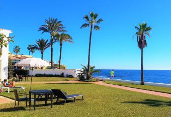 Sea Front Beach House Macarena A has Smoking/Balcony rooms