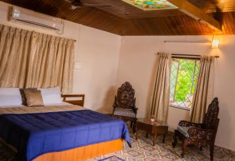 Cheerful 3-bedroom holiday home with free parking has Balcony rooms