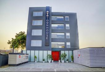 Townhouse The Royal Residency has Smoking rooms