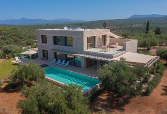 Villa Opal allows 18 year olds to book a room