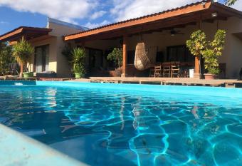 Alojamiento Los Nogales has Balcony rooms