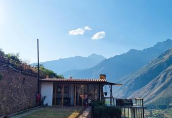 La Castilla Casa Mirador del Valle Sagrado-Cusco has Balcony rooms