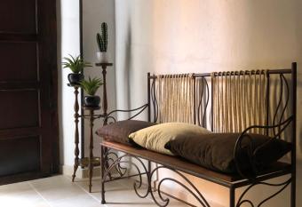 El Raval d Or, casa de 1900 has Balcony rooms