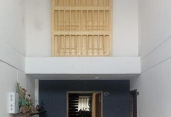 Elegante Pent-house en cuarto piso Medell  n has Balcony rooms