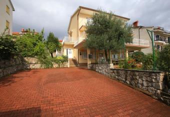 Apartment Rosa has Balcony rooms