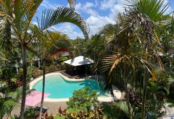 Luxury Top Floor Sunset Villa has rooms with a private hot tub