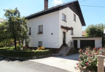 Rooms Apartma Cerknica has Balcony rooms