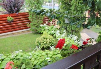 Emi Vend  gh  z has Balcony rooms