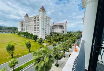 Golden Tiger Grand World has Balcony rooms
