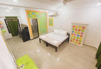 La Vie En Rose has Balcony rooms