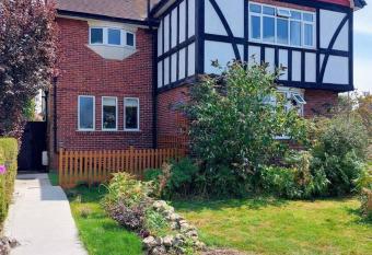 Inviting 1-Bed Apartment in Herne Bay has Balcony rooms