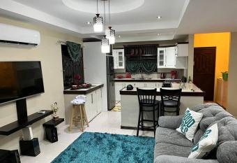 Travelholics Hideaway has Balcony rooms