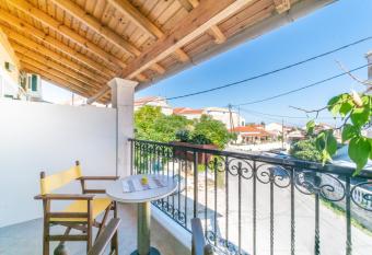 Afrodite Lefkimmi Apartment 1 has Balcony rooms