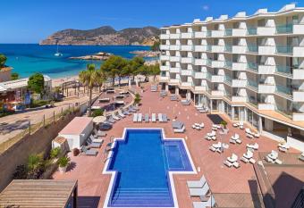 Boutique Hotel H10 Blue Mar - Adults Only allows 18 year olds to book a room