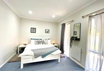 Camelot - Homestay - Double Room, private bathroom and private kitchenette on ground floor of our home allows 18 year olds to book a room