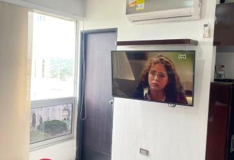 Piso 9 con vista al Malec  n has Balcony rooms