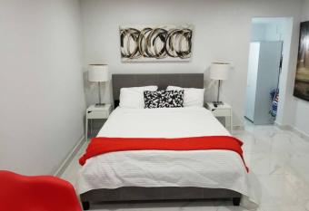 Beach Studio at La Posada 3 allows 18 year olds to book a room