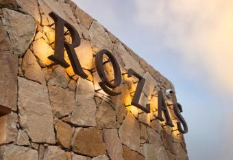 Rozas Apart has Balcony rooms