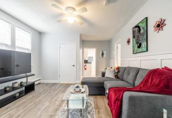 2BR Apartment close to Trails Parks & Waterfalls allows 18 year olds to book a room