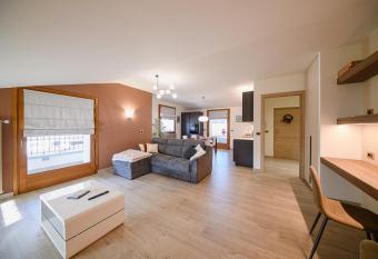 Villa Santa Maria has Balcony rooms