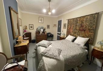 Villa des Chats allows 18 year olds to book a room