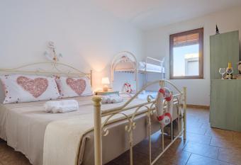 Dimora Vista Mare San Foca has Balcony rooms