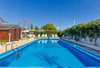 Relais Torre Cesarea has Smoking/Balcony rooms