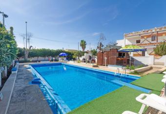 Relais Torre Squillace Con Piscina has Smoking/Balcony rooms
