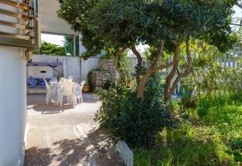 Villa Scirocco 30 Metri Dal Mare has Balcony rooms