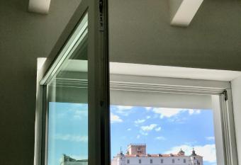 Casa do Reguengo 2 allows 18 year olds to book a room