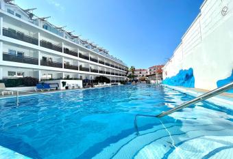 Coqueto estudio PZ con Aire acondicionado y FreeWifi, bonita vista allows 18 year olds to book a room