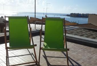maison de vacances en Sicile has Balcony rooms
