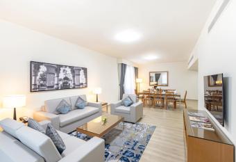 Golden Sands Suites allows 18 year olds to book a room